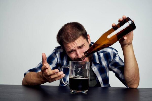 Pierwsze objawy alkoholizmu: utrata zainteresowań
