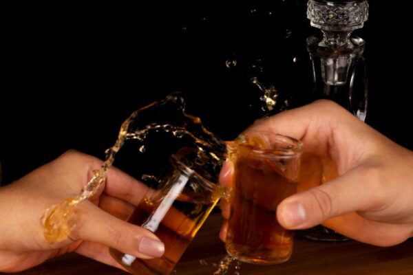 Jak ograniczyć alkohol: planowanie nietoksycznych spotkań